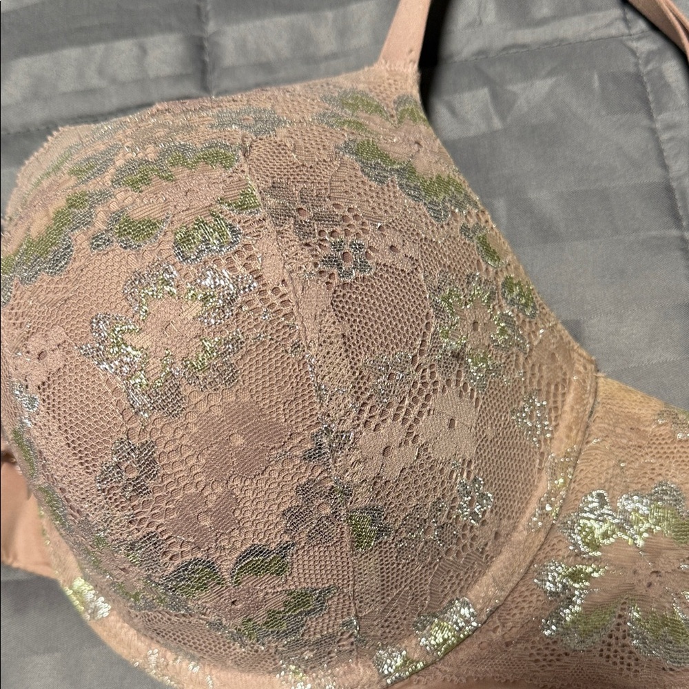 Victoria’s Secret 38D Body by Victoria perfect shape bra - Picture 8 of 9